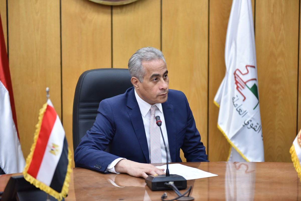 وزير القوى العامله 